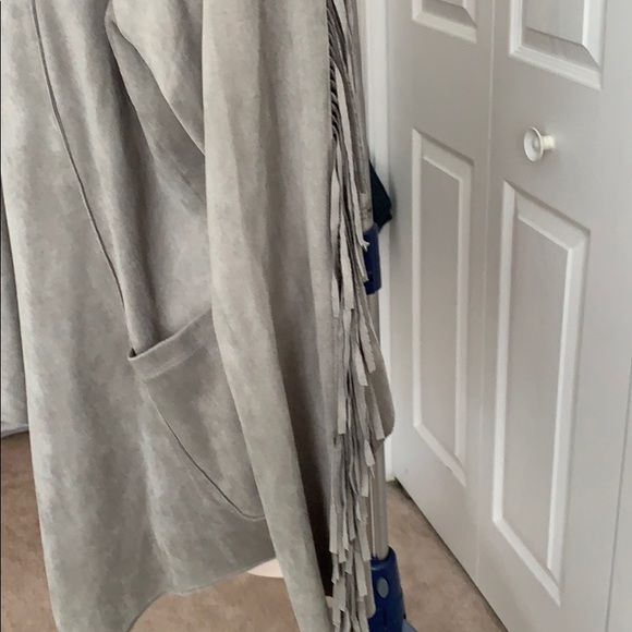 Gorgeous gray faux suede fringe jacket - new - Picture 2 of 2